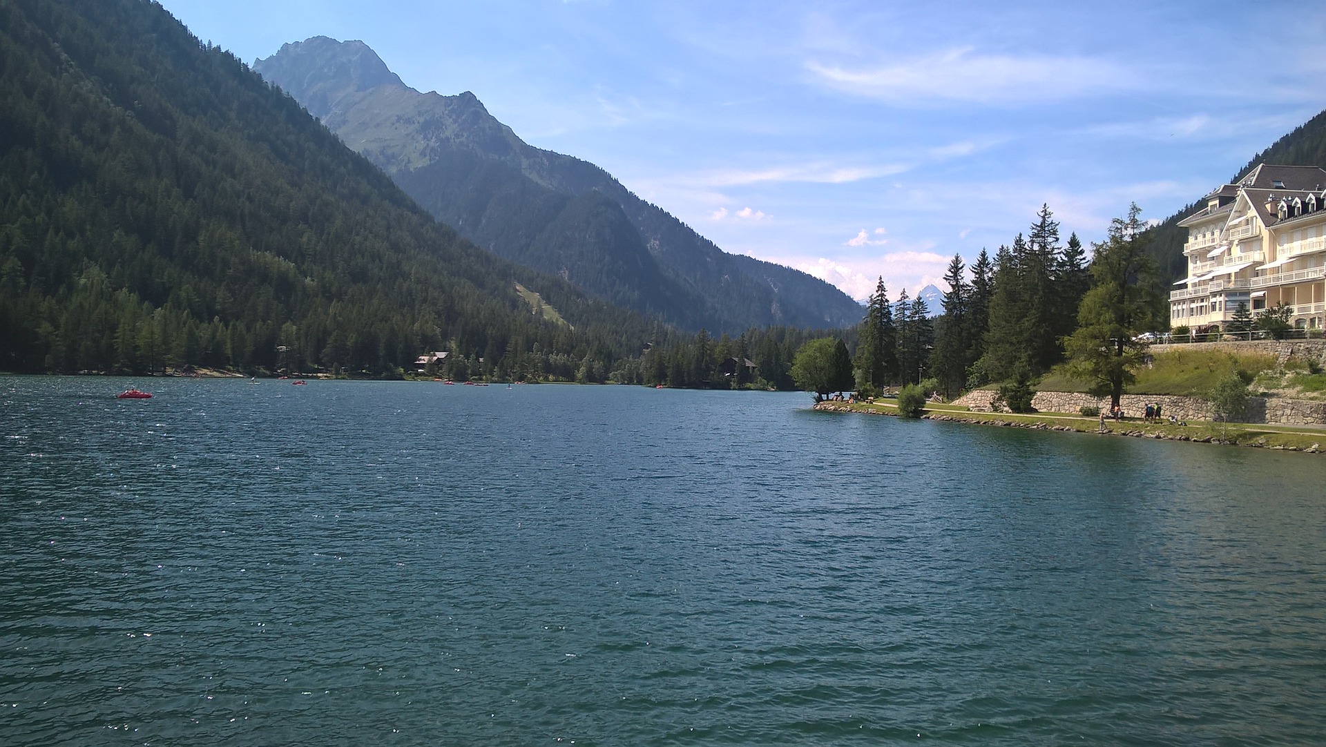 lake-4797030_1920